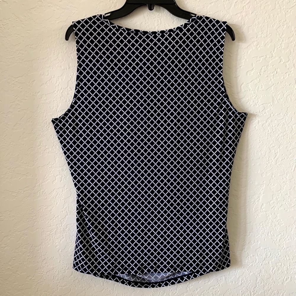 Sleeveless Blouse - Picture 2 of 6